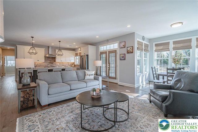 4475 Stonebridge Drive, Upper Saucon Twp, PA 18015
