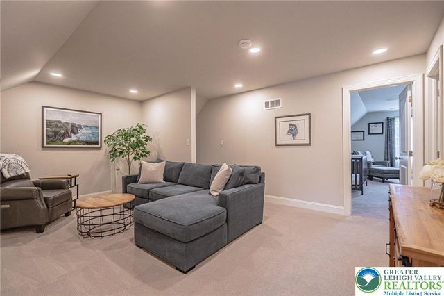 4475 Stonebridge Drive, Upper Saucon Twp, PA 18015