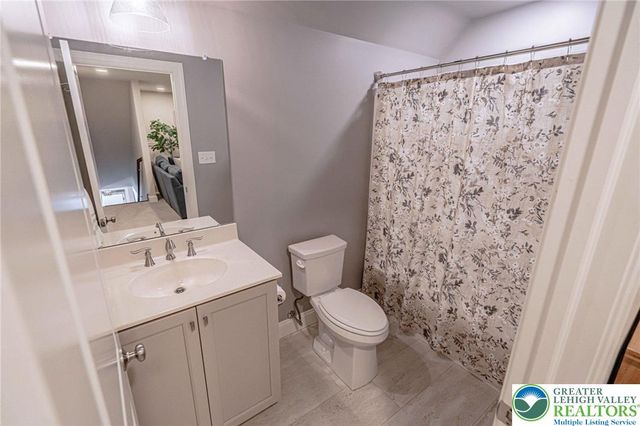 4475 Stonebridge Drive, Upper Saucon Twp, PA 18015