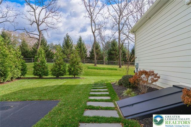 4475 Stonebridge Drive, Upper Saucon Twp, PA 18015