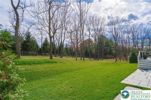 4475 Stonebridge Drive, Upper Saucon Twp, PA 18015