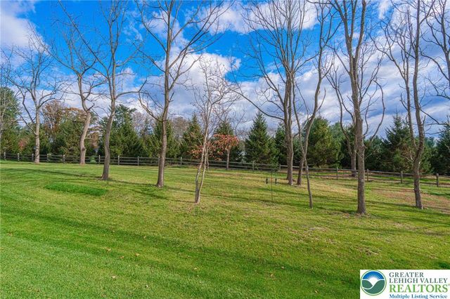 4475 Stonebridge Drive, Upper Saucon Twp, PA 18015