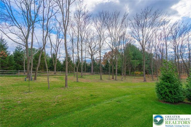 4475 Stonebridge Drive, Upper Saucon Twp, PA 18015