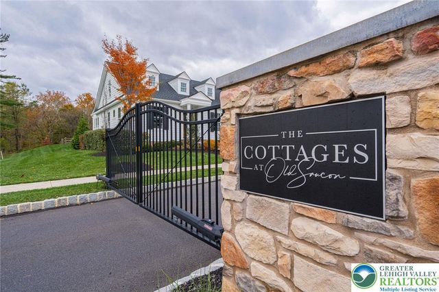 4475 Stonebridge Drive, Upper Saucon Twp, PA 18015