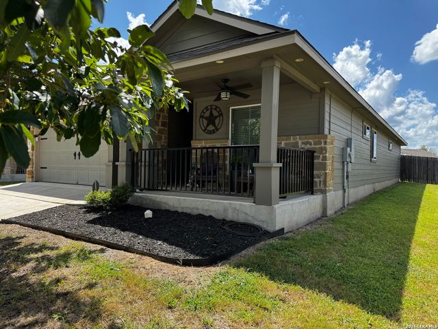 875 Pumpkin Rdg, New Braunfels, TX 78130