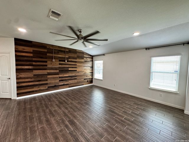 875 Pumpkin Rdg, New Braunfels, TX 78130