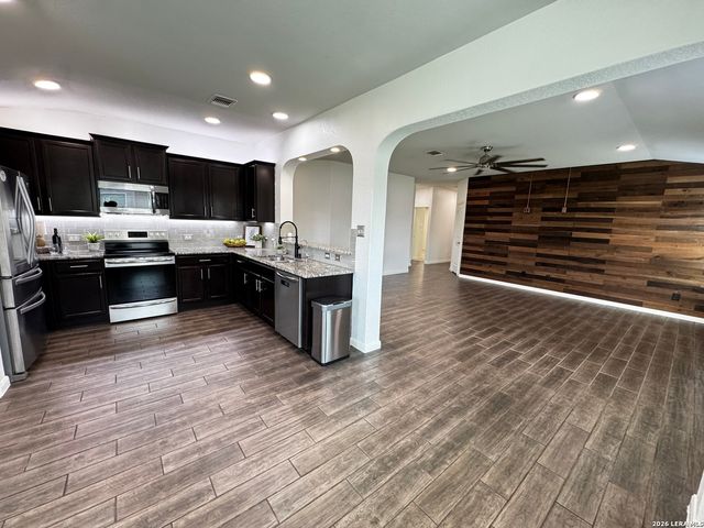 875 Pumpkin Rdg, New Braunfels, TX 78130
