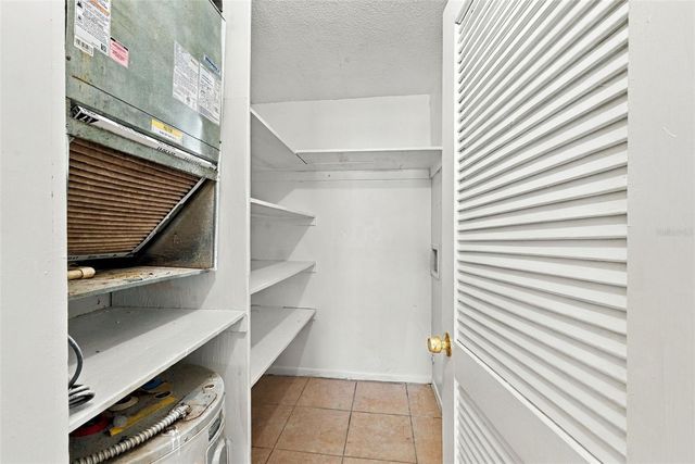 905 W OAK RIDGE ROAD D, Orlando, FL 32809
