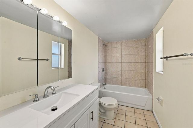 905 W OAK RIDGE ROAD D, Orlando, FL 32809