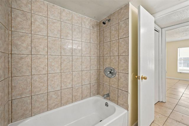 905 W OAK RIDGE ROAD D, Orlando, FL 32809