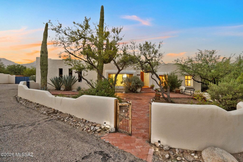 Image 1 of property listing at 8541 E Solar Place, Tucson, AZ 85750