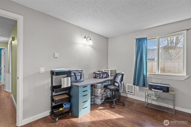 1711 4th Avenue NW, Puyallup, WA 98371