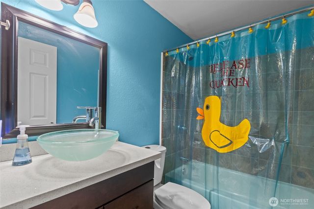 1711 4th Avenue NW, Puyallup, WA 98371