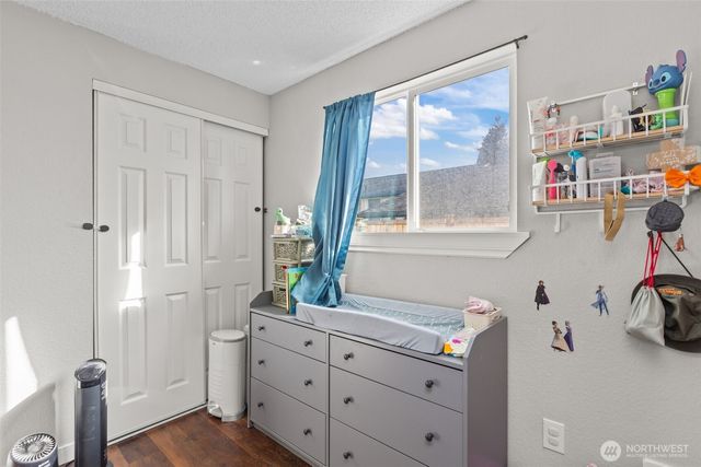 1711 4th Avenue NW, Puyallup, WA 98371