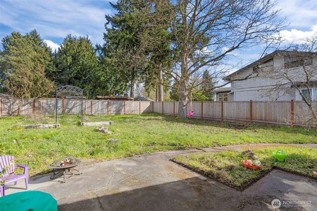 1711 4th Avenue NW, Puyallup, WA 98371