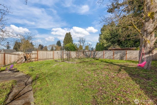 1711 4th Avenue NW, Puyallup, WA 98371