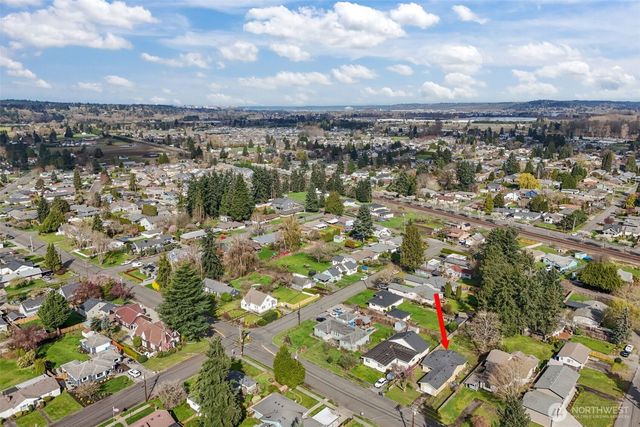 1711 4th Avenue NW, Puyallup, WA 98371