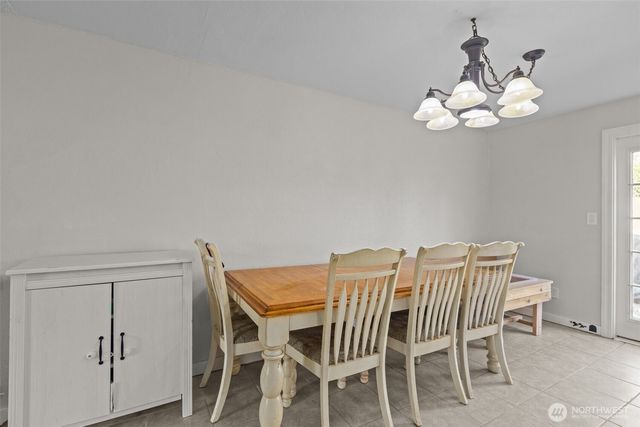 1711 4th Avenue NW, Puyallup, WA 98371