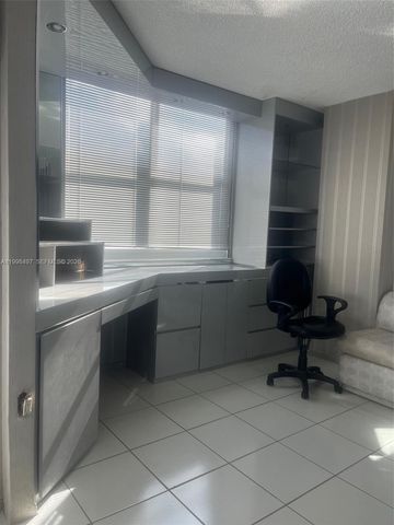 300 Bayview Dr 516, Sunny Isles Beach, FL 33160