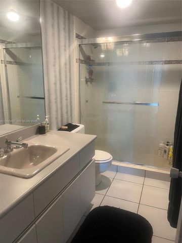 300 Bayview Dr 516, Sunny Isles Beach, FL 33160