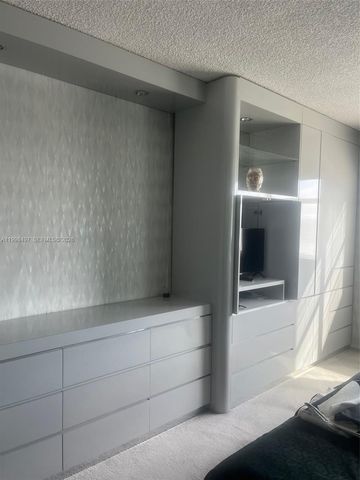 300 Bayview Dr 516, Sunny Isles Beach, FL 33160