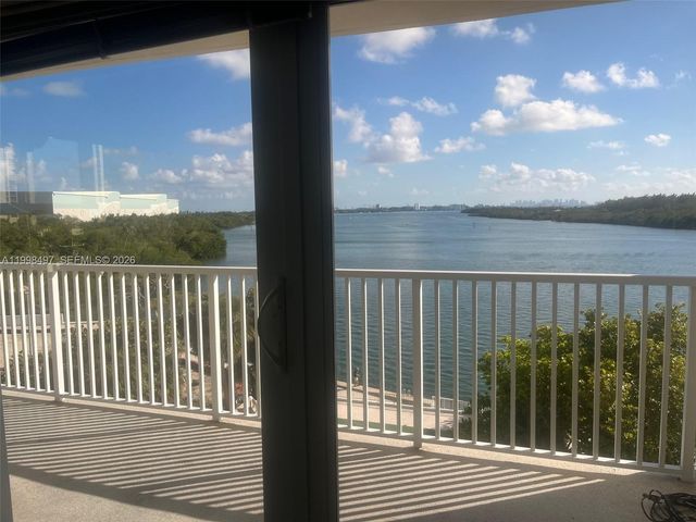 300 Bayview Dr 516, Sunny Isles Beach, FL 33160