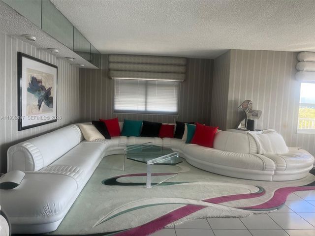 300 Bayview Dr 516, Sunny Isles Beach, FL 33160