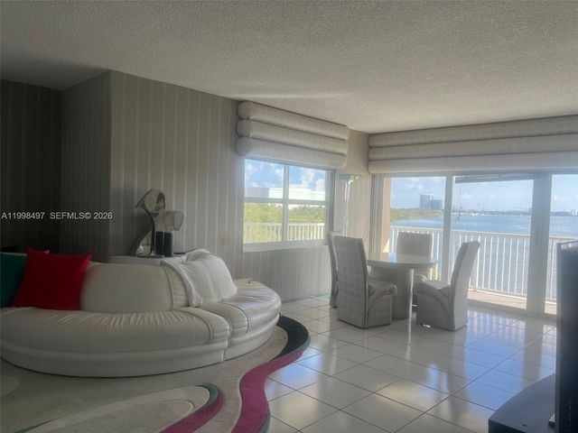 300 Bayview Dr 516, Sunny Isles Beach, FL 33160