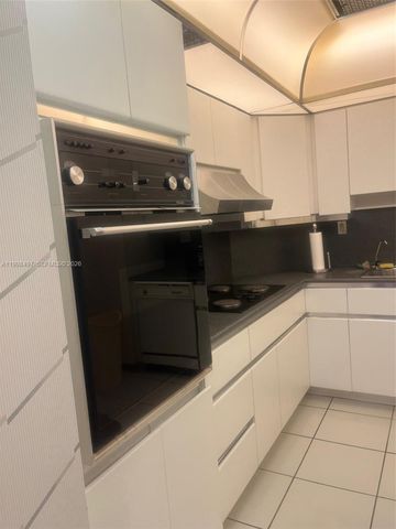 300 Bayview Dr 516, Sunny Isles Beach, FL 33160