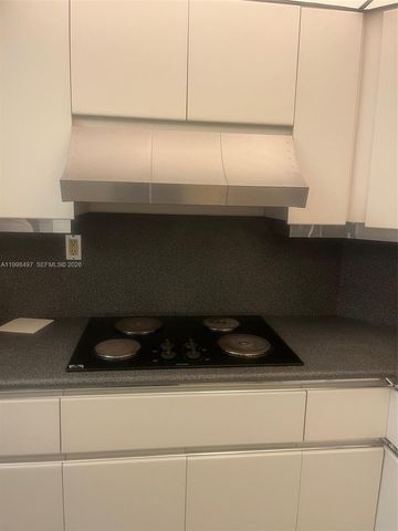 300 Bayview Dr 516, Sunny Isles Beach, FL 33160