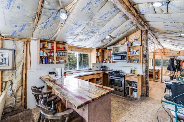 800 Hillcrest Ln, Newport, WA 99156