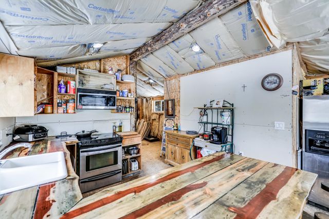 800 Hillcrest Ln, Newport, WA 99156