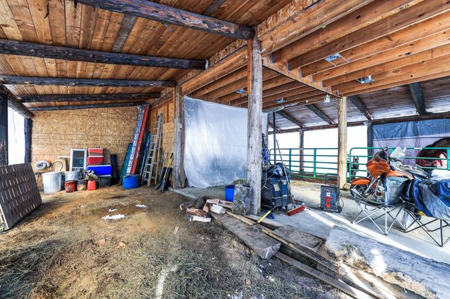 800 Hillcrest Ln, Newport, WA 99156