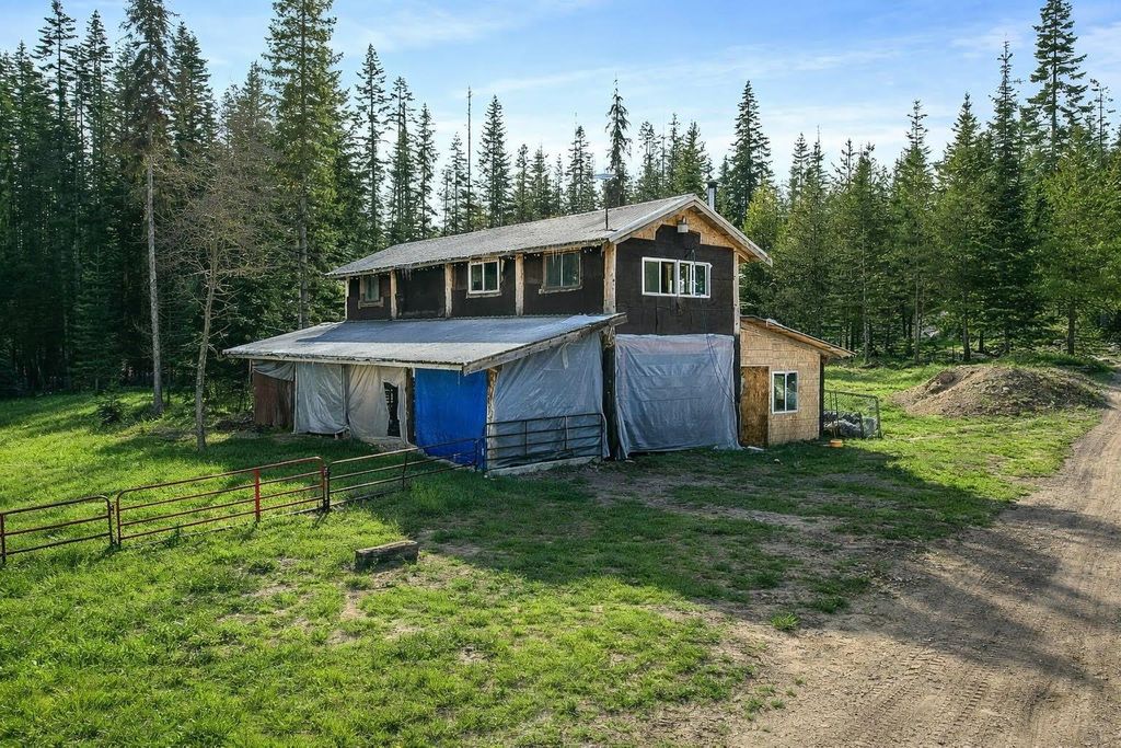 800 Hillcrest Ln, Newport, WA 99156