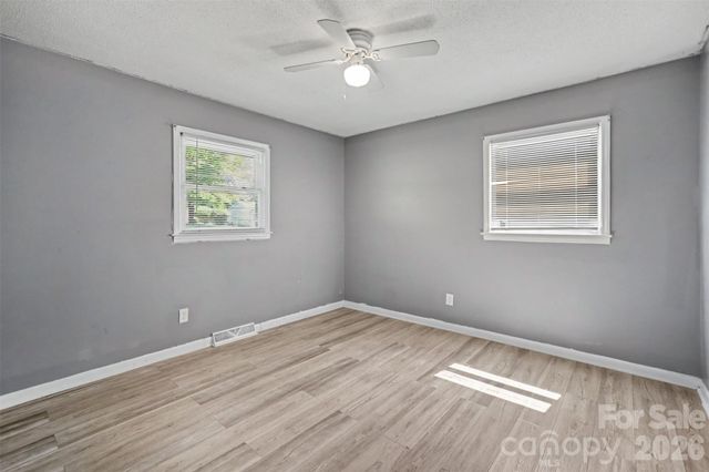 829 Vancouver Lane, Gastonia, NC 28052