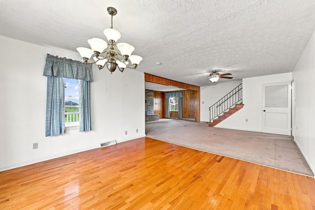 1749 GEORGETOWN RD, Mt Jackson, VA 22842