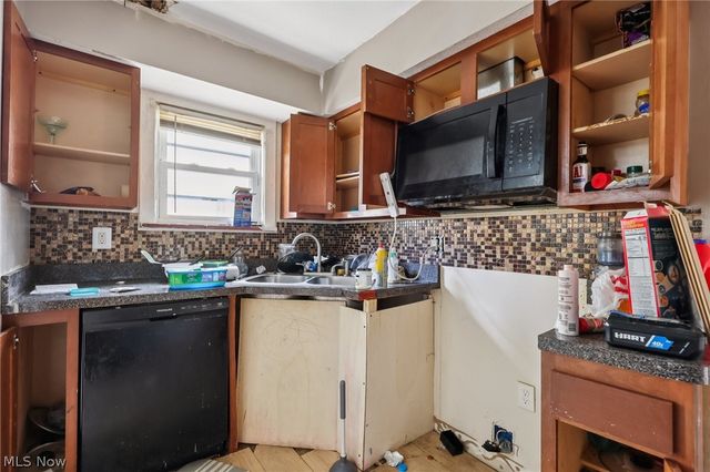 18310 La Salle Avenue, Cleveland, OH 44119