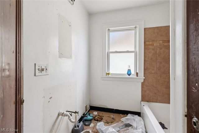 18310 La Salle Avenue, Cleveland, OH 44119