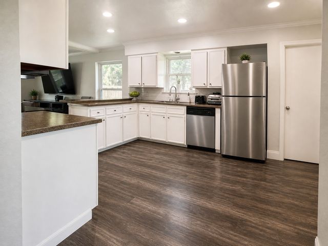 2442 Club Manor Drive, Dallas, TX 75237