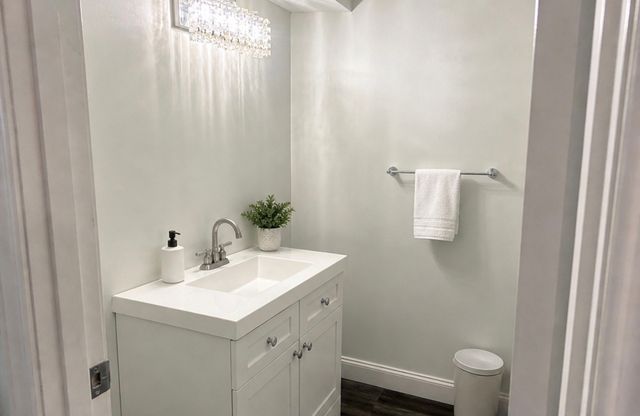 2442 Club Manor Drive, Dallas, TX 75237