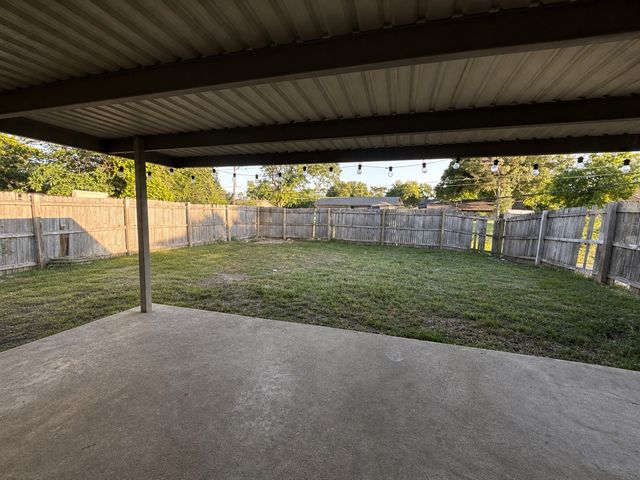 2442 Club Manor Drive, Dallas, TX 75237