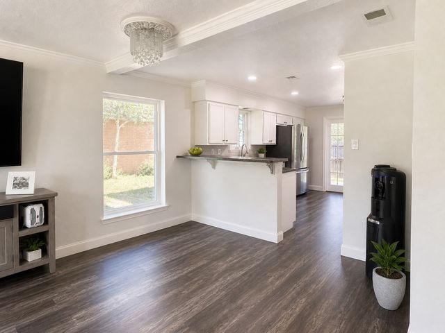 2442 Club Manor Drive, Dallas, TX 75237