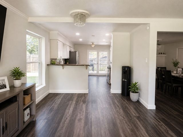 2442 Club Manor Drive, Dallas, TX 75237