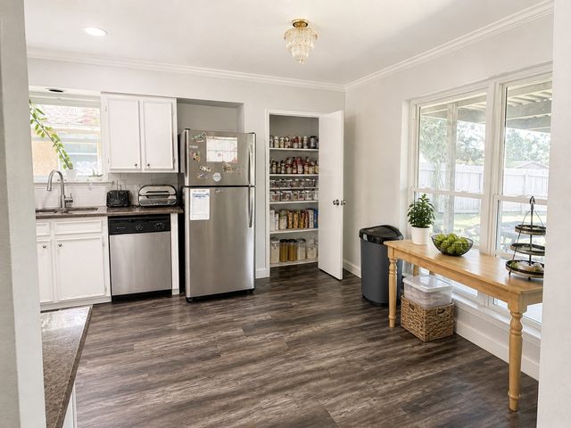 2442 Club Manor Drive, Dallas, TX 75237