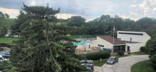 1605 E Central Road 410B, Arlington Heights, IL 60005