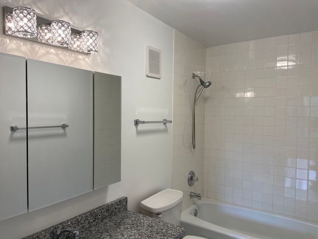 1605 E Central Road 410B, Arlington Heights, IL 60005