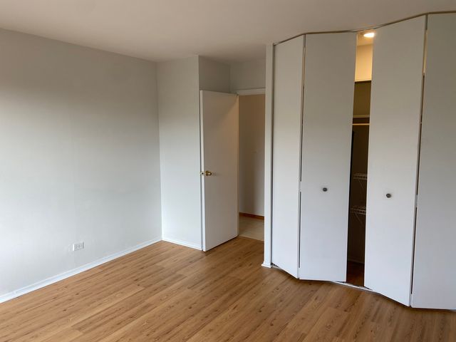 1605 E Central Road 410B, Arlington Heights, IL 60005