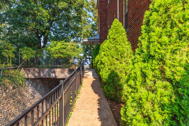 190 N Crest Road 3, Chattanooga, TN 37404