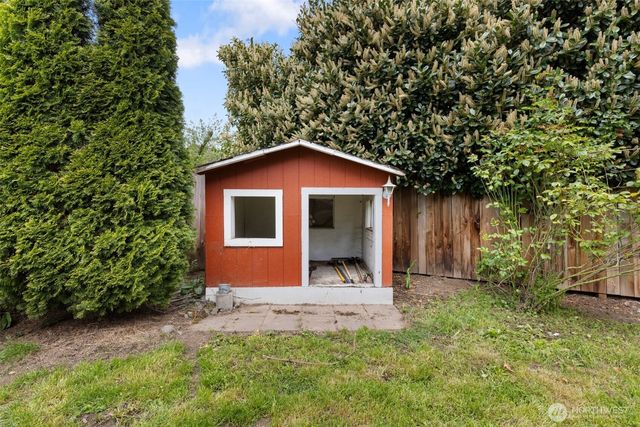 210 Rosewood Street, Woodland, WA 98674