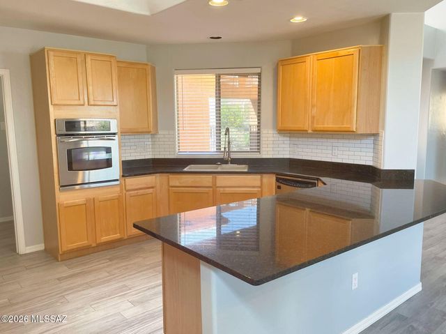 8069 N Painted Feather Drive, Tucson, AZ 85743
